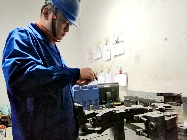 李巖：平凡崗位做不凡業(yè)績(jī)