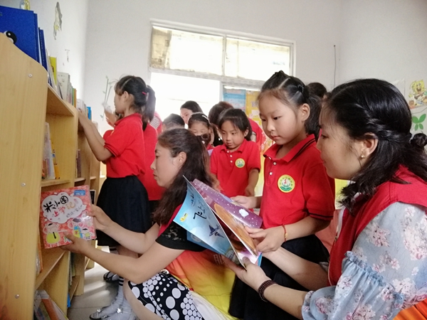 泌陽(yáng)縣土橋小學(xué)有了愛(ài)心圖書(shū)室