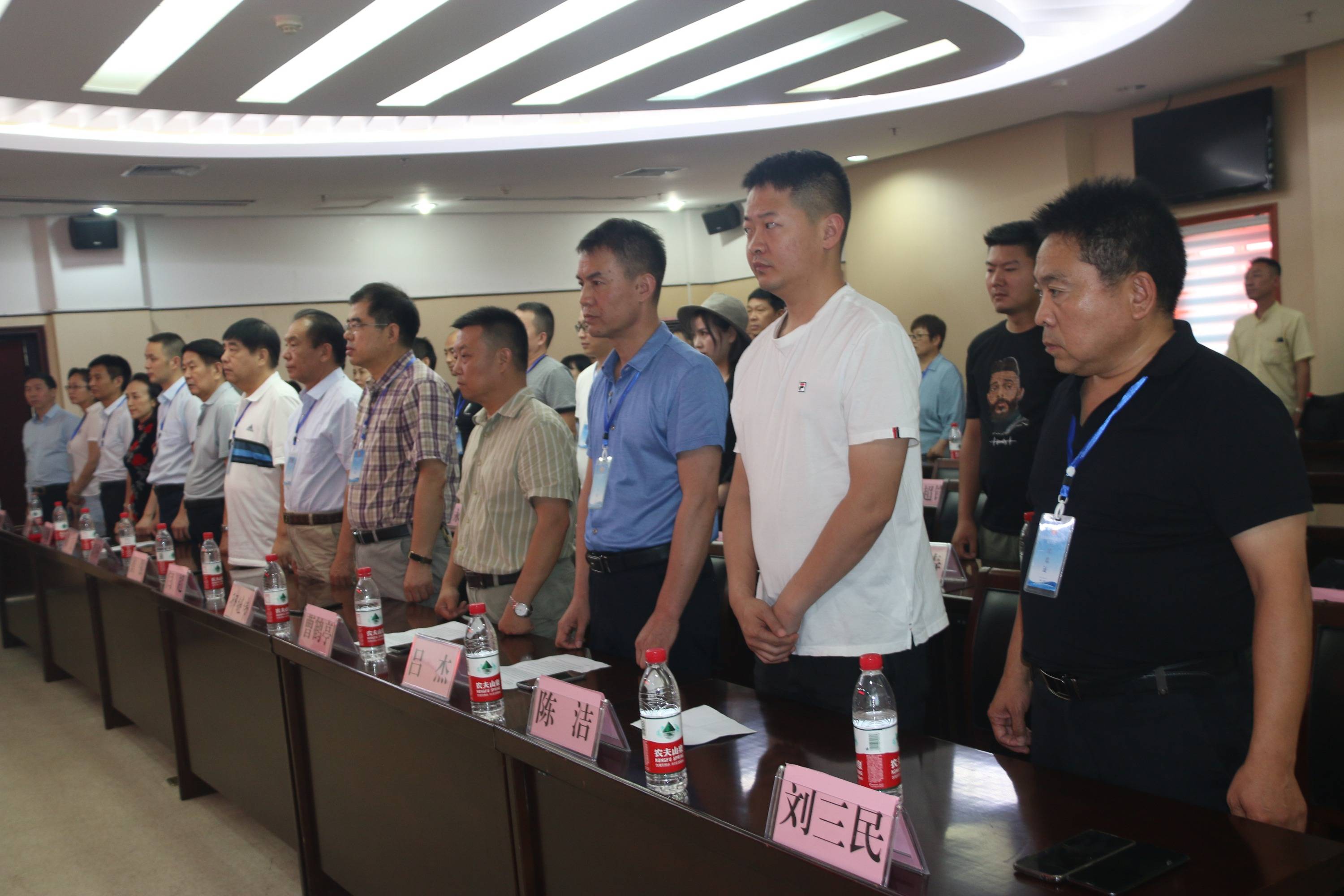 駐馬店市螢火蟲公益協(xié)會遂平分會成立大會暨陽光藝術學校五周年慶典華美綻放