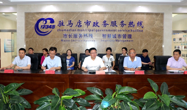 賀振華接聽(tīng)12345市長(zhǎng)熱線 拖欠農(nóng)民工工資是反映熱點(diǎn)