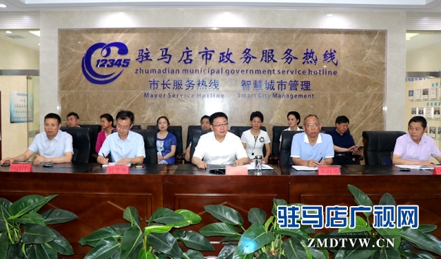 賀振華接聽12345市長熱線 拖欠農(nóng)民工工資是反映熱點(diǎn)