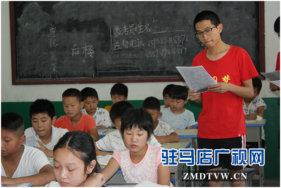 黃淮學院暑期“三下鄉(xiāng)”團隊到遂平縣進行暑期防溺水宣傳