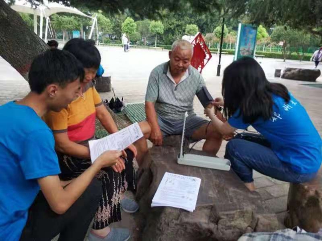 鄭州大學(xué)醫(yī)學(xué)院暑期志愿服務(wù)活動走進駐馬店