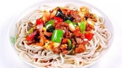 深夜食堂：攢勁弟弟帶你吃！烏魯木齊十大經(jīng)典拌面館，咱新疆人就好這口... 