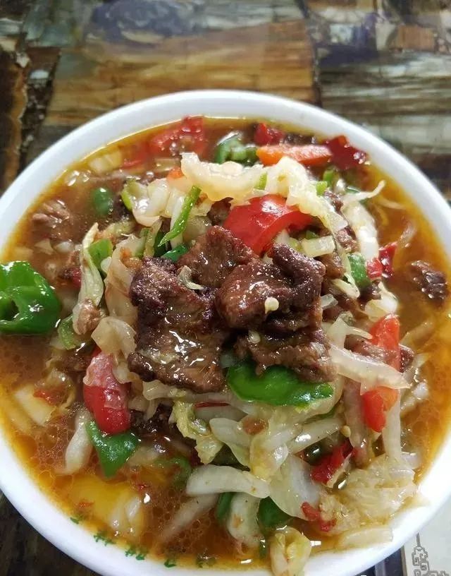 深夜食堂：攢勁弟弟帶你吃！烏魯木齊十大經(jīng)典拌面館，咱新疆人就好這口... 