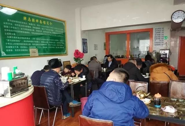 深夜食堂：攢勁弟弟帶你吃！烏魯木齊十大經(jīng)典拌面館，咱新疆人就好這口... 