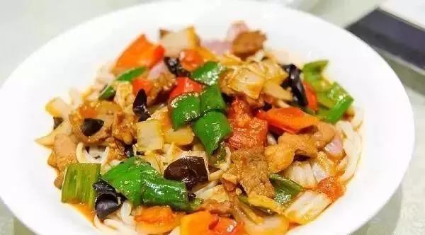 深夜食堂：攢勁弟弟帶你吃！烏魯木齊十大經(jīng)典拌面館，咱新疆人就好這口... 