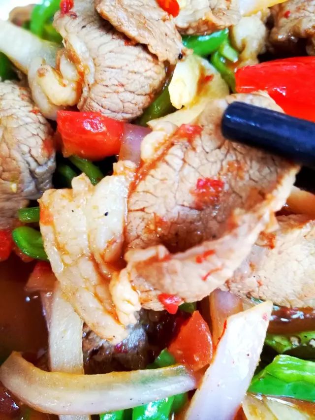 深夜食堂：攢勁弟弟帶你吃！烏魯木齊十大經(jīng)典拌面館，咱新疆人就好這口... 