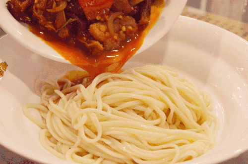 深夜食堂：攢勁弟弟帶你吃！烏魯木齊十大經(jīng)典拌面館，咱新疆人就好這口... 