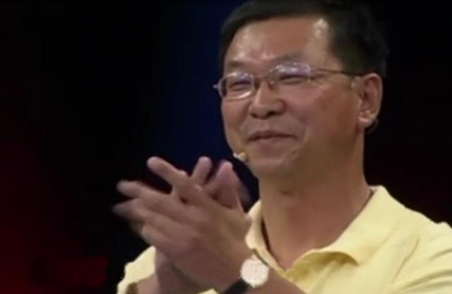男子帶“御賜佩刀”鑒寶，發(fā)現(xiàn)刀上四個(gè)字，專(zhuān)家：您祖宗是何人？ 
