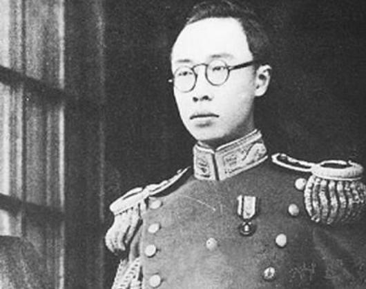 男子帶“御賜佩刀”鑒寶，發(fā)現(xiàn)刀上四個(gè)字，專(zhuān)家：您祖宗是何人？ 