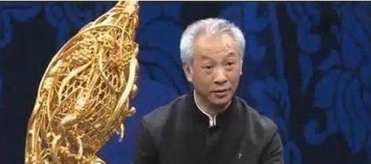小伙鑒寶估價(jià)20萬(wàn)，觀眾當(dāng)場(chǎng)就想買，專家：你少說(shuō)了幾個(gè)零 