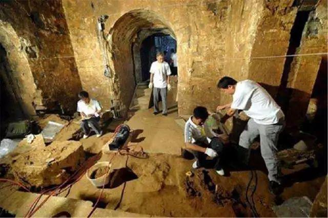 關(guān)羽墓被打開，考古專家發(fā)現(xiàn)一物，百姓直呼：我們錯拜了1800年 