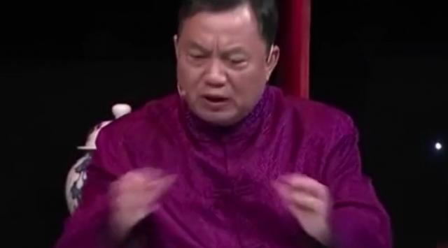 男子帶“御賜佩刀”鑒寶，發(fā)現(xiàn)刀上四個(gè)字，專(zhuān)家：您祖宗是何人？ 