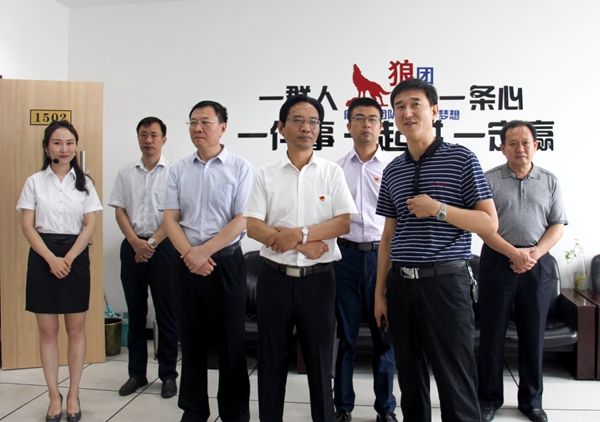 省委宣傳部常務(wù)副部長(zhǎng)曾德亞到駐馬店廣播電視臺(tái)調(diào)研