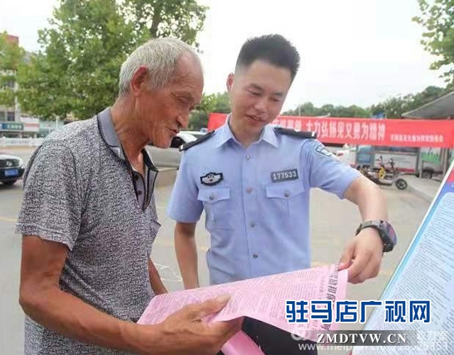 平輿縣組織開(kāi)展《河南省見(jiàn)義勇為人員獎(jiǎng)勵(lì)和保障條例》主題宣傳活動(dòng)