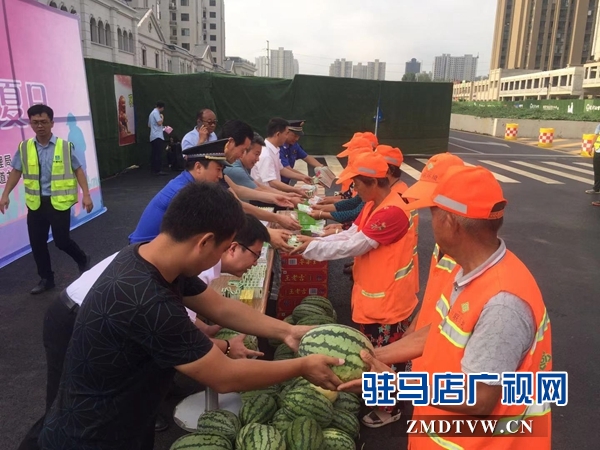 夏日清涼送給200位環(huán)衛(wèi)工人