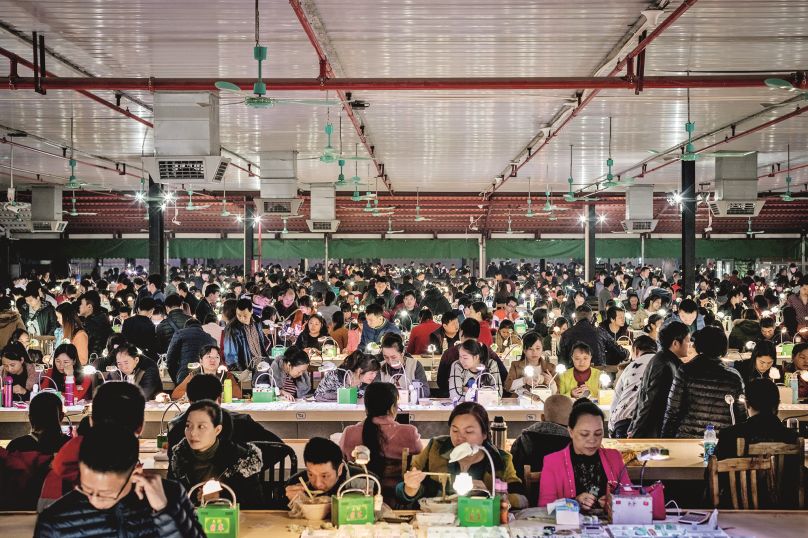 一夜直播當網(wǎng)紅，年輕女孩愛杭州 