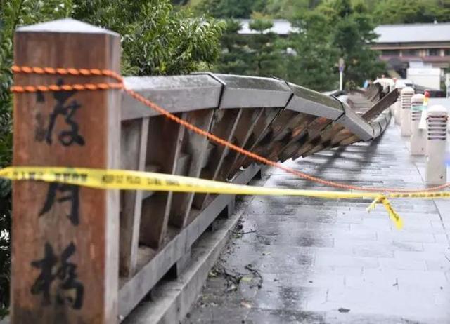 臺(tái)風(fēng)侵襲臨海古城：當(dāng)古建筑遭遇洪水猛獸，我們?cè)撊绾螒?yīng)對(duì)？ 