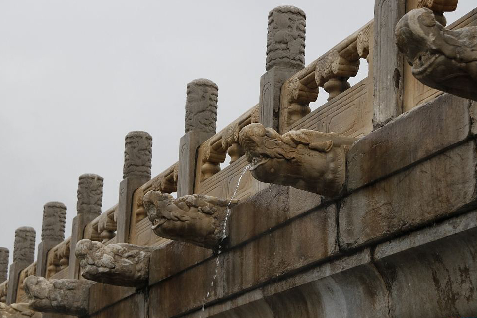 臺(tái)風(fēng)侵襲臨海古城：當(dāng)古建筑遭遇洪水猛獸，我們?cè)撊绾螒?yīng)對(duì)？ 