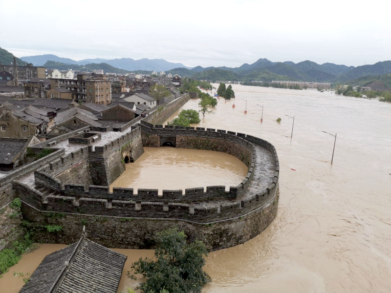 臺(tái)風(fēng)侵襲臨海古城：當(dāng)古建筑遭遇洪水猛獸，我們?cè)撊绾螒?yīng)對(duì)？ 