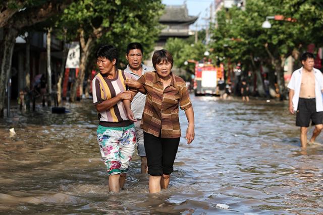 臺(tái)風(fēng)侵襲臨海古城：當(dāng)古建筑遭遇洪水猛獸，我們?cè)撊绾螒?yīng)對(duì)？ 