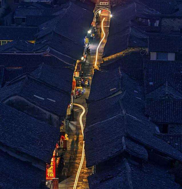 臺(tái)風(fēng)侵襲臨海古城：當(dāng)古建筑遭遇洪水猛獸，我們?cè)撊绾螒?yīng)對(duì)？ 