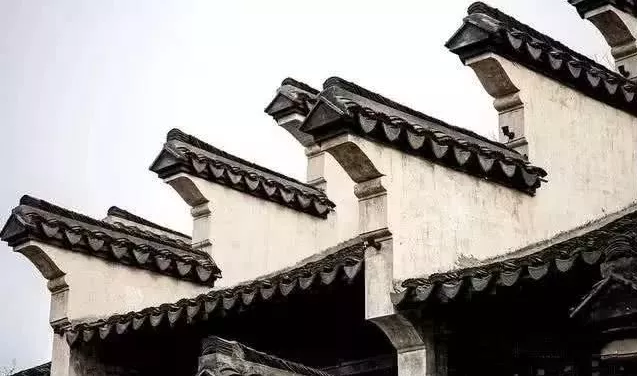 臺(tái)風(fēng)侵襲臨海古城：當(dāng)古建筑遭遇洪水猛獸，我們?cè)撊绾螒?yīng)對(duì)？ 