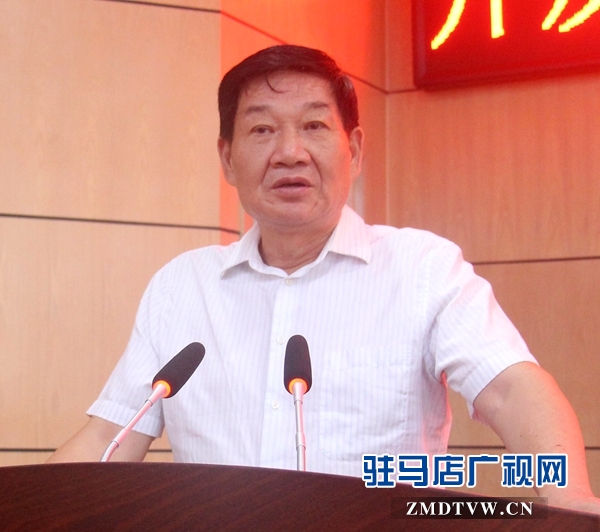 駐馬店經(jīng)濟(jì)開發(fā)區(qū)慈善總會(huì)向24名貧困大學(xué)生每人發(fā)放5000元助學(xué)金