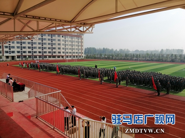 軍訓匯演展青春風采