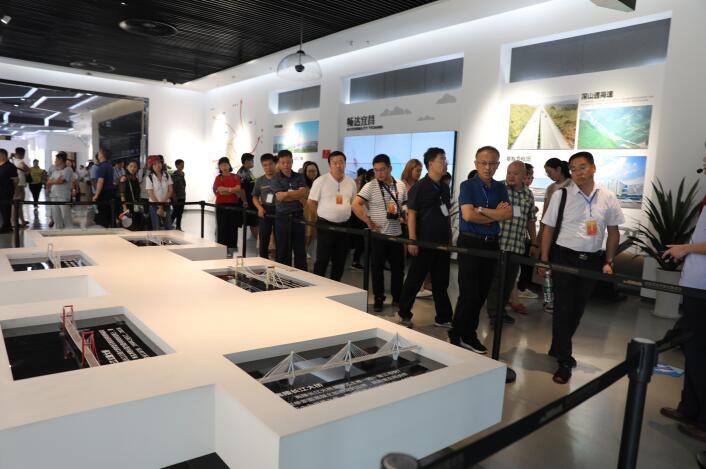 感受巴風楚韻 點贊綠色宜昌——“全國百名網(wǎng)媒總編看宜昌”活動側(cè)記