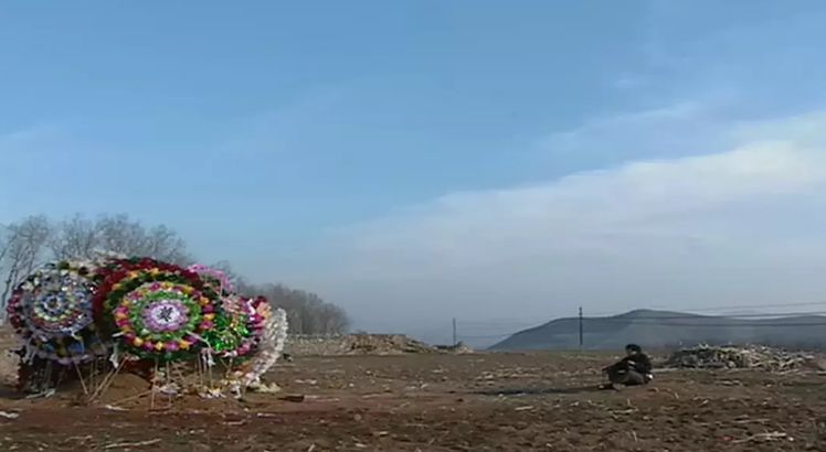 當(dāng)你發(fā)朋友圈的時候，他已經(jīng)給父母拍紀(jì)錄片了