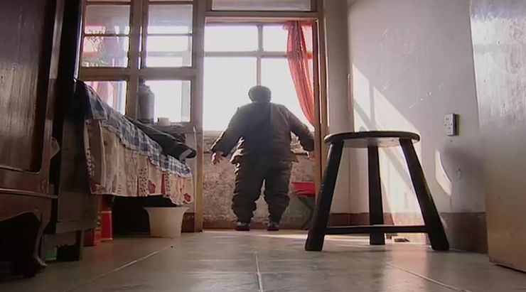 當(dāng)你發(fā)朋友圈的時候，他已經(jīng)給父母拍紀(jì)錄片了