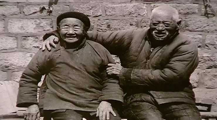 當(dāng)你發(fā)朋友圈的時候，他已經(jīng)給父母拍紀(jì)錄片了