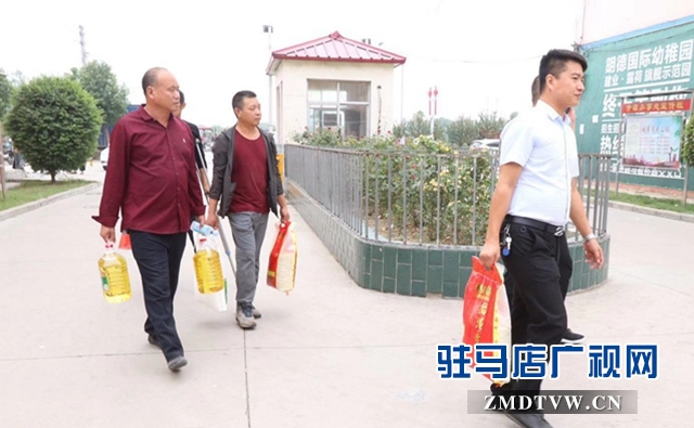 中秋來(lái)臨 愛(ài)心企業(yè)慰問(wèn)孤寡老人