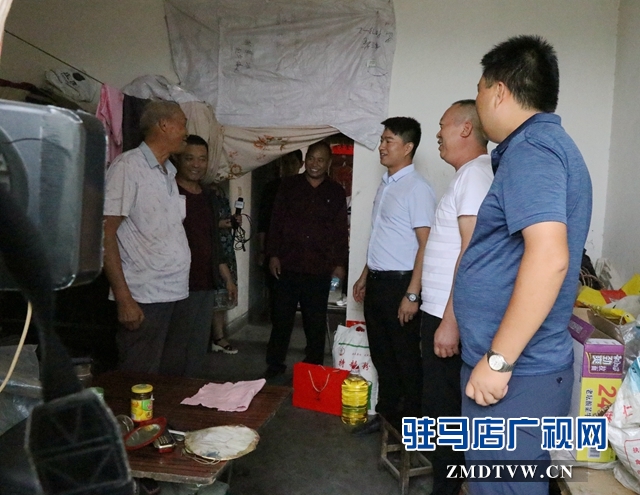 中秋來(lái)臨 愛(ài)心企業(yè)慰問(wèn)孤寡老人