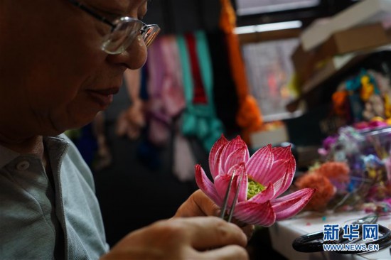 “守藝人”趙樹(shù)憲：期待手工藝絨花能夠品牌化、產(chǎn)業(yè)化