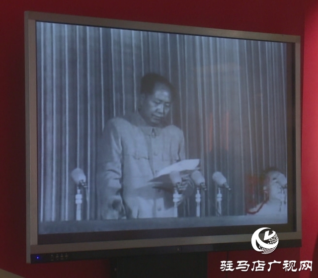 西平縣四大班子領(lǐng)導參觀“不忘初心 牢記使命”主題教育檔案文獻展