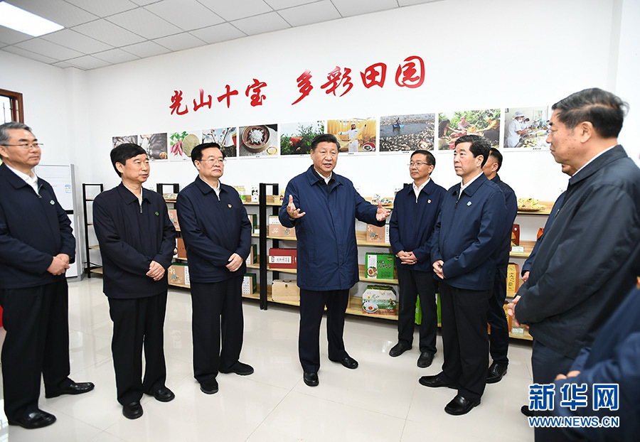習(xí)近平在河南考察時(shí)強(qiáng)調(diào) 堅(jiān)定信心埋頭苦干奮勇爭先 譜寫新時(shí)代中原更加出彩的絢麗篇章