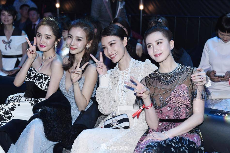 美到不能呼吸？女性為美束腰墊臀纏腳隆胸的背后是男性的控制權 