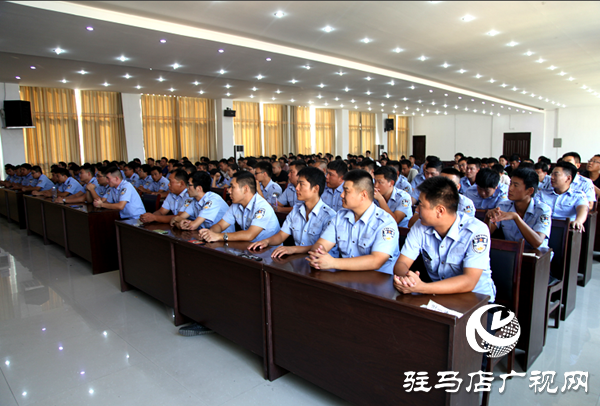 平輿縣公安局對(duì)500名輔警進(jìn)行專門智能平臺(tái)建設(shè)使用培訓(xùn)