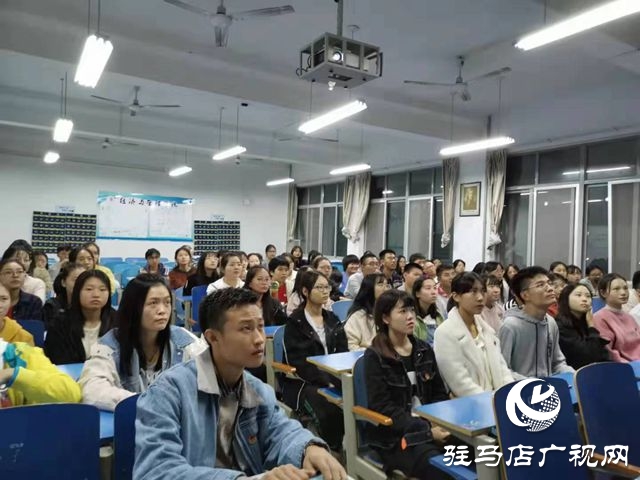 黃淮學院經(jīng)管系新生開展首次團日活動