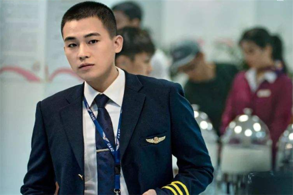 中國機(jī)長：歐豪拍戲太拼？幕后曝光后讓人心疼！ 