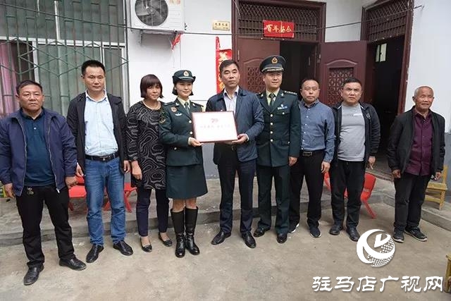 上蔡楊屯鄉(xiāng)歡迎參加閱兵式歸來的大學生女兵