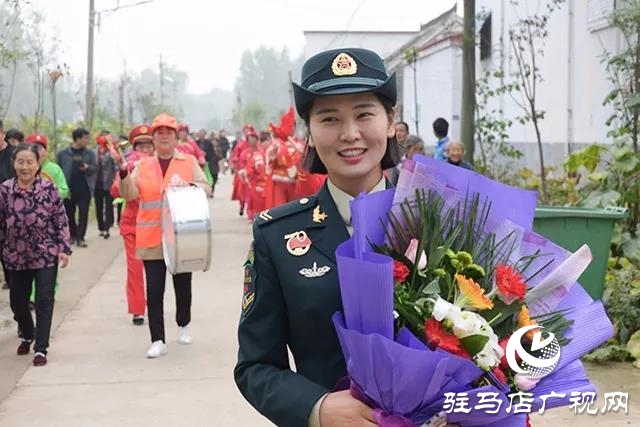 上蔡楊屯鄉(xiāng)歡迎參加閱兵式歸來的大學生女兵