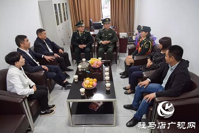 上蔡楊屯鄉(xiāng)歡迎參加閱兵式歸來的大學生女兵