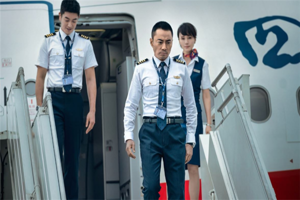 中國機(jī)長：歐豪拍戲太拼？幕后曝光后讓人心疼！ 