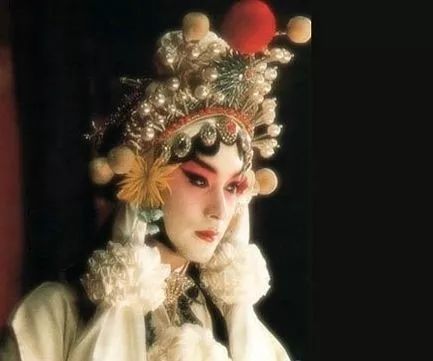 明星的宿命：被萬(wàn)千寵愛(ài)，受萬(wàn)千傷害
