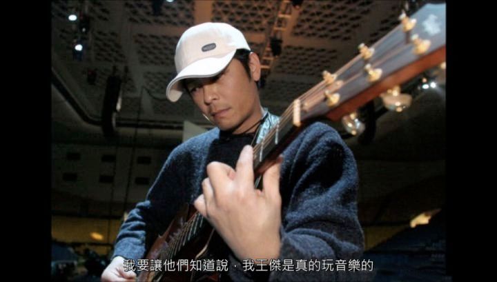 被毒啞的王杰，今天57歲了：年少愛聽他的歌，再聽已是傷心人