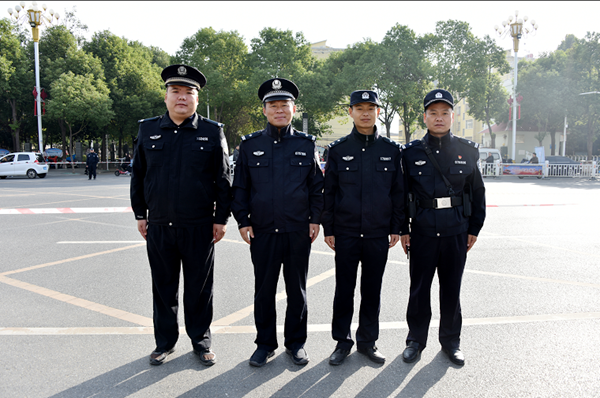 平輿縣公安局出色完成上河城•2019平輿國際半程馬拉松賽的安保任務